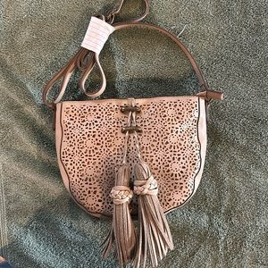 T-shirt and jeans brown bag